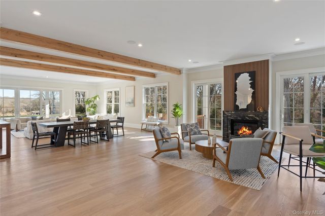 2590 Cox Neck Road, Mattituck, NY 11952