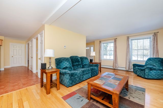 82 Ebony Drive, Rochester, NH 03867