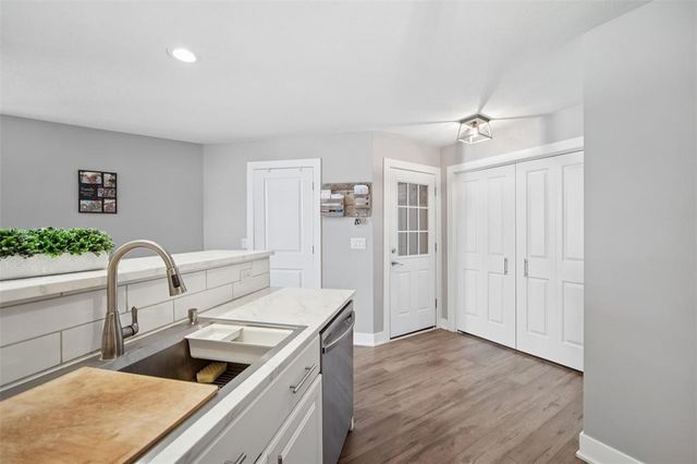 10120 Meredith Drive 9, Urbandale, IA 50322