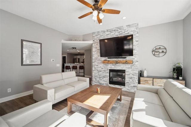 10120 Meredith Drive 9, Urbandale, IA 50322