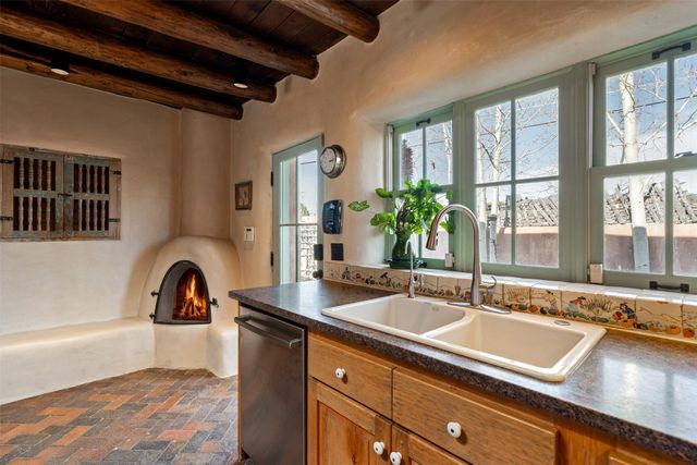 416 Apodaca Hill, Santa Fe, NM 87501