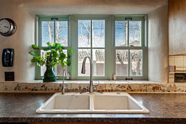 416 Apodaca Hill, Santa Fe, NM 87501