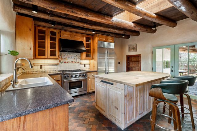 416 Apodaca Hill, Santa Fe, NM 87501