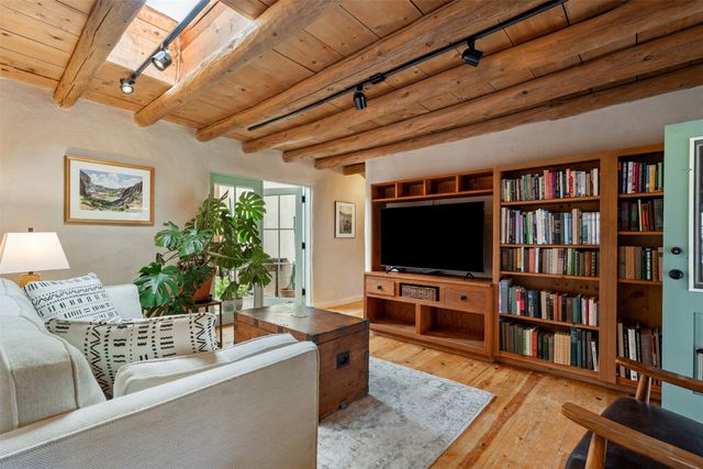 416 Apodaca Hill, Santa Fe, NM 87501