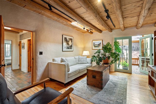 416 Apodaca Hill, Santa Fe, NM 87501