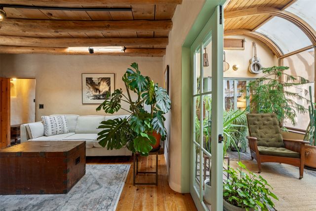 416 Apodaca Hill, Santa Fe, NM 87501