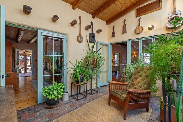416 Apodaca Hill, Santa Fe, NM 87501