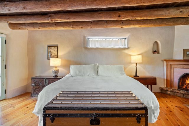416 Apodaca Hill, Santa Fe, NM 87501