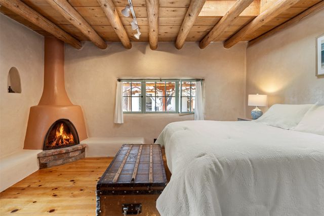 416 Apodaca Hill, Santa Fe, NM 87501