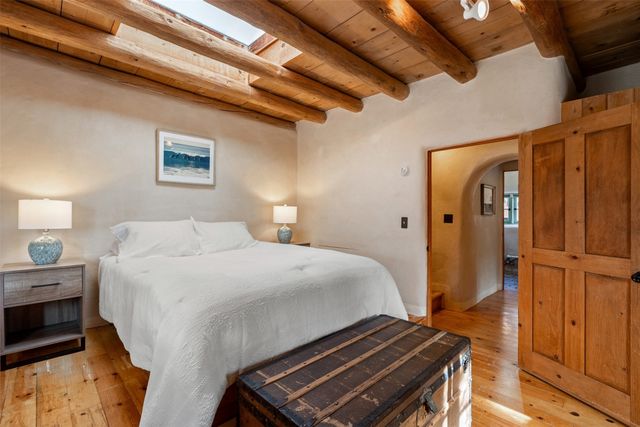 416 Apodaca Hill, Santa Fe, NM 87501