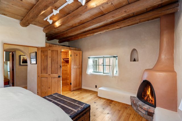 416 Apodaca Hill, Santa Fe, NM 87501