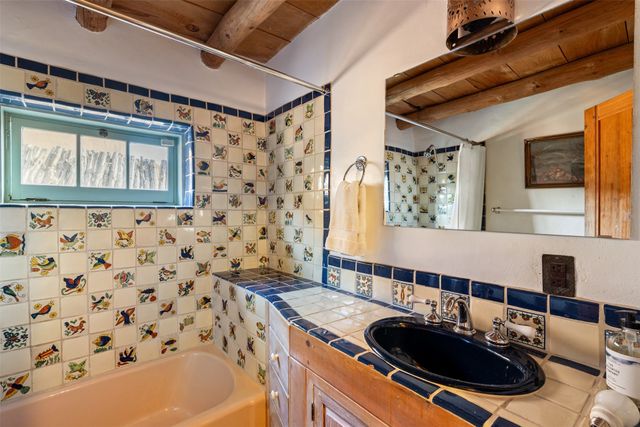 416 Apodaca Hill, Santa Fe, NM 87501