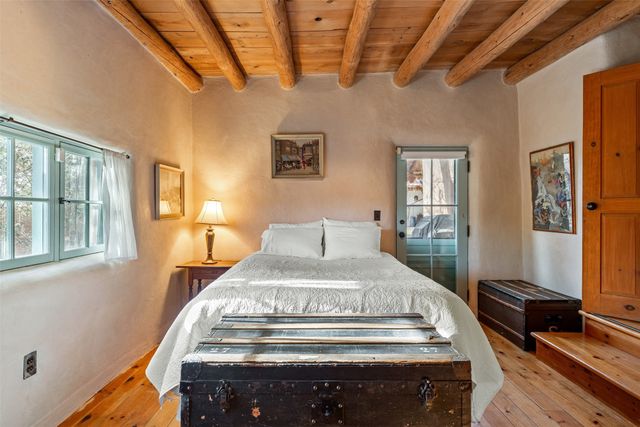 416 Apodaca Hill, Santa Fe, NM 87501