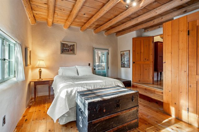 416 Apodaca Hill, Santa Fe, NM 87501