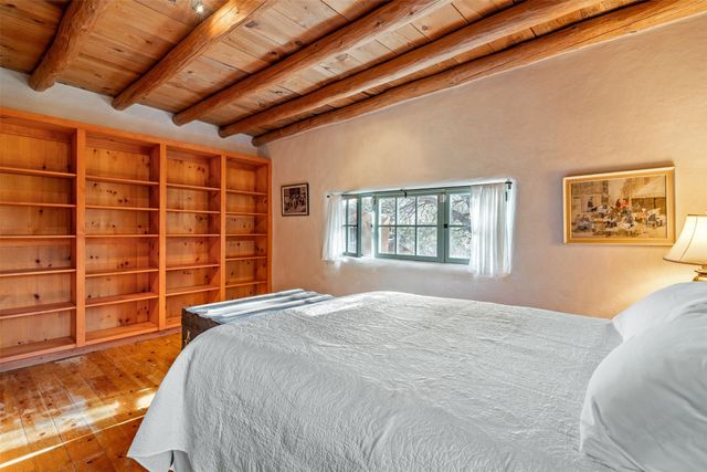 416 Apodaca Hill, Santa Fe, NM 87501