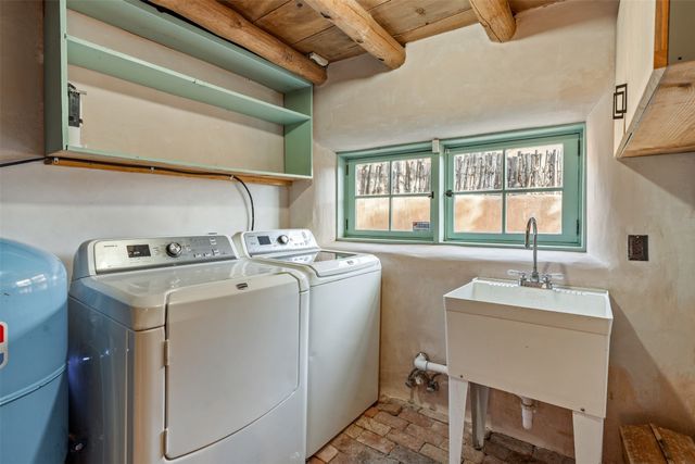 416 Apodaca Hill, Santa Fe, NM 87501