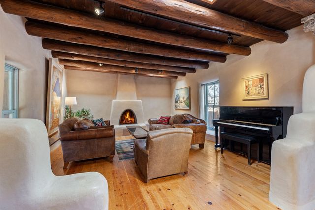 416 Apodaca Hill, Santa Fe, NM 87501