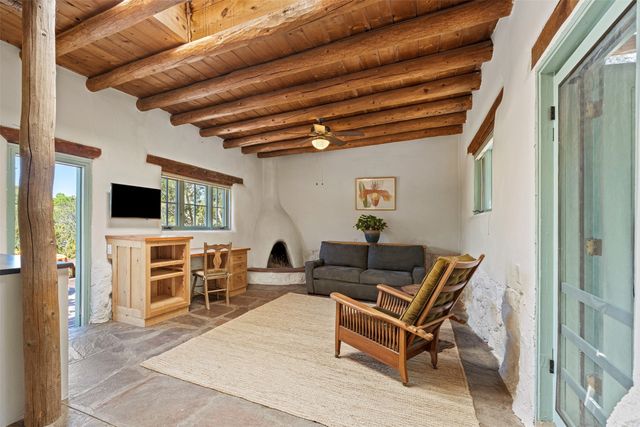 416 Apodaca Hill, Santa Fe, NM 87501