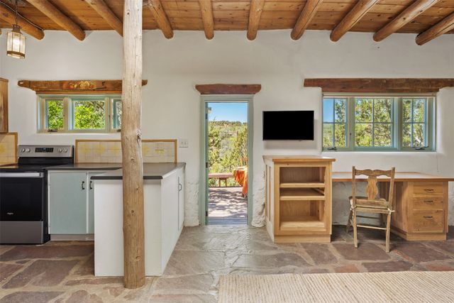 416 Apodaca Hill, Santa Fe, NM 87501