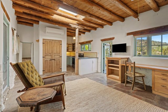 416 Apodaca Hill, Santa Fe, NM 87501