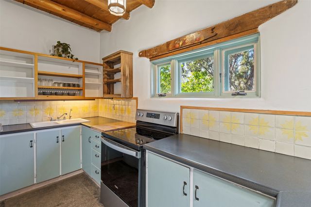 416 Apodaca Hill, Santa Fe, NM 87501