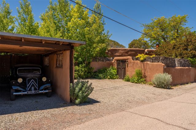 416 Apodaca Hill, Santa Fe, NM 87501