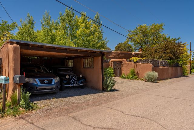 416 Apodaca Hill, Santa Fe, NM 87501