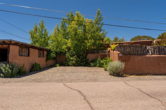 416 Apodaca Hill, Santa Fe, NM 87501