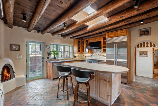 416 Apodaca Hill, Santa Fe, NM 87501