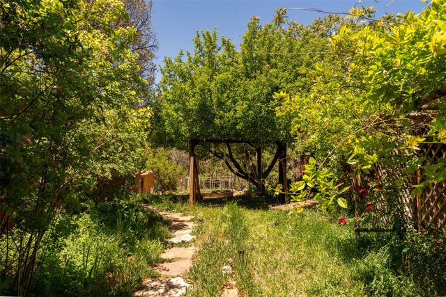 416 Apodaca Hill, Santa Fe, NM 87501