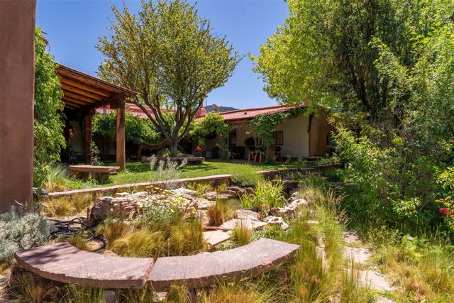 416 Apodaca Hill, Santa Fe, NM 87501