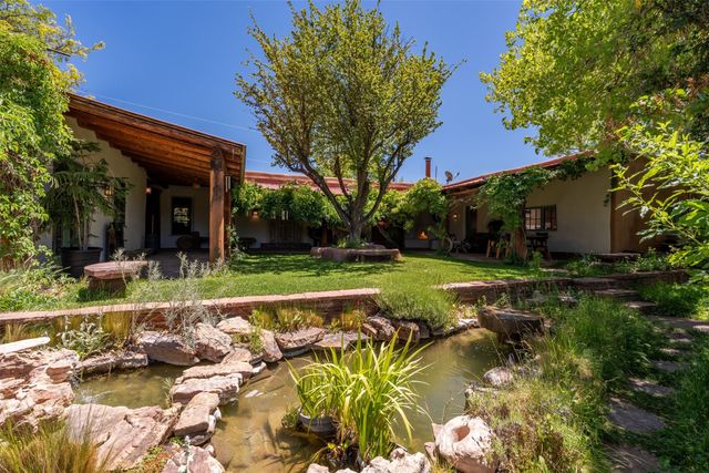 416 Apodaca Hill, Santa Fe, NM 87501