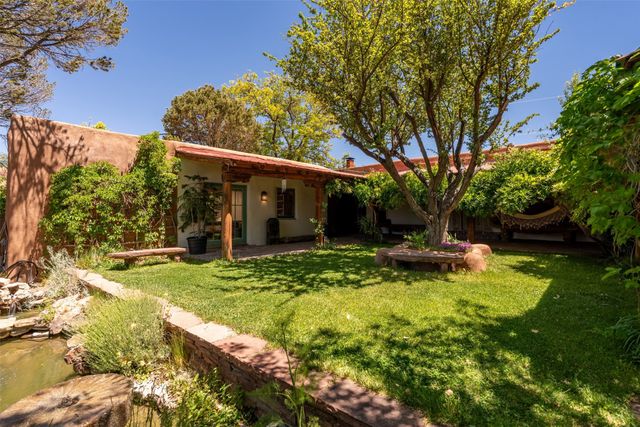 416 Apodaca Hill, Santa Fe, NM 87501