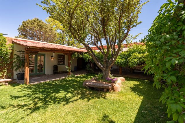 416 Apodaca Hill, Santa Fe, NM 87501