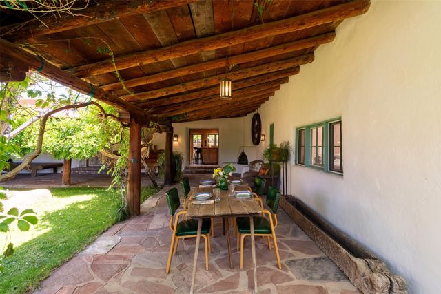 416 Apodaca Hill, Santa Fe, NM 87501