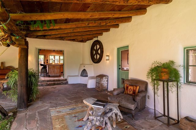 416 Apodaca Hill, Santa Fe, NM 87501