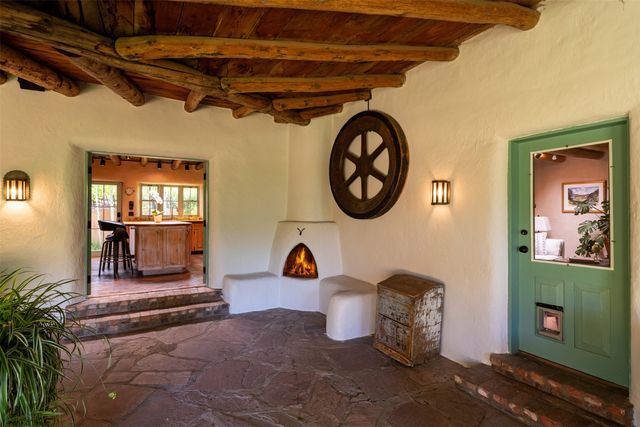 416 Apodaca Hill, Santa Fe, NM 87501