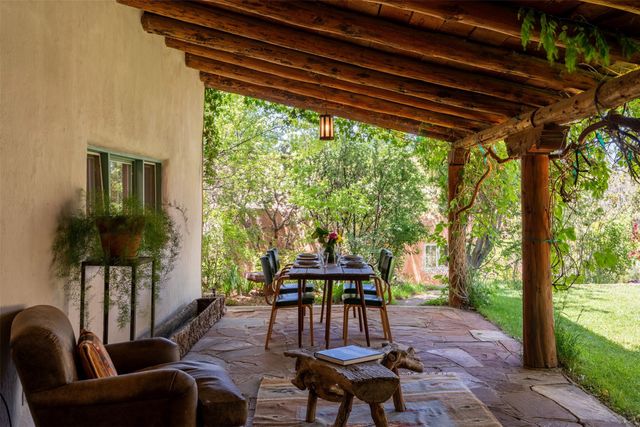 416 Apodaca Hill, Santa Fe, NM 87501