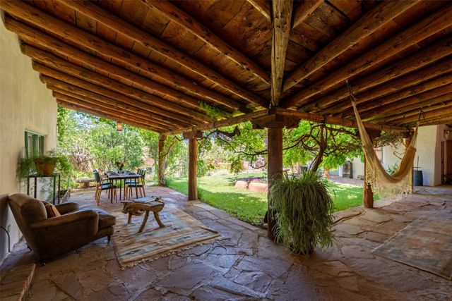 416 Apodaca Hill, Santa Fe, NM 87501