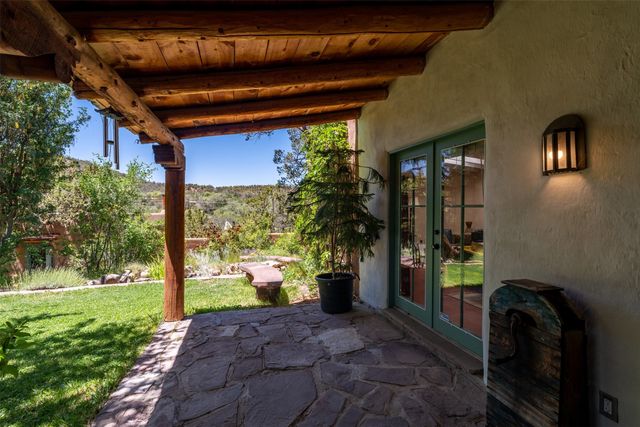 416 Apodaca Hill, Santa Fe, NM 87501