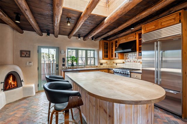 416 Apodaca Hill, Santa Fe, NM 87501