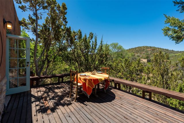416 Apodaca Hill, Santa Fe, NM 87501