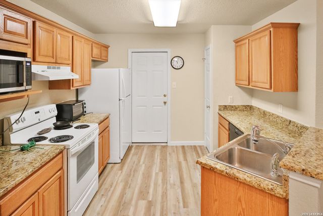 3202 Eisenhauer Rd Unit 402, San Antonio, TX 78209