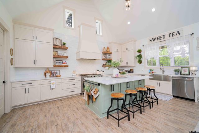 379 Private Road 2367, Mount Pleasant, TX 75455