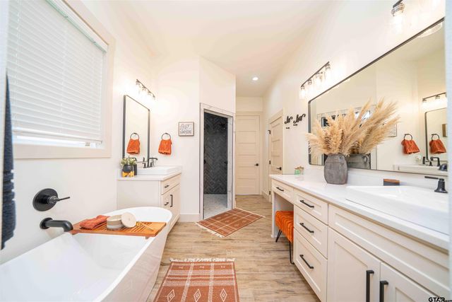 379 Private Road 2367, Mount Pleasant, TX 75455