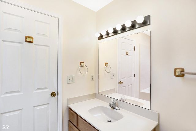 6707 Shore Island Drive, Indianapolis, IN 46220