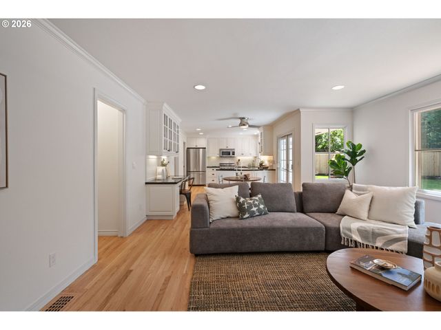 3000 WESTVIEW Ct, Lake Oswego, OR 97034