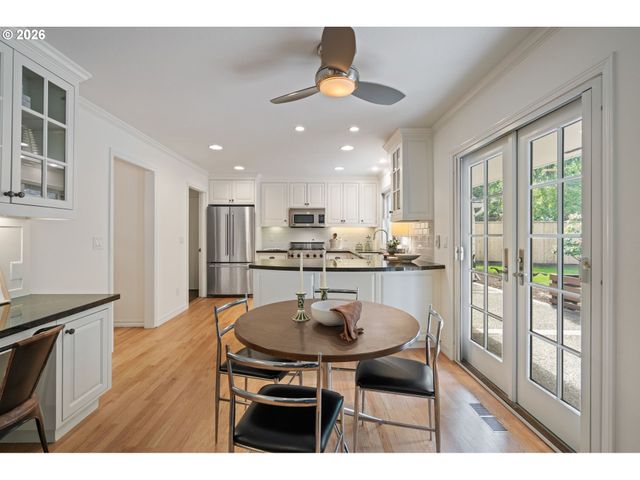 3000 WESTVIEW Ct, Lake Oswego, OR 97034