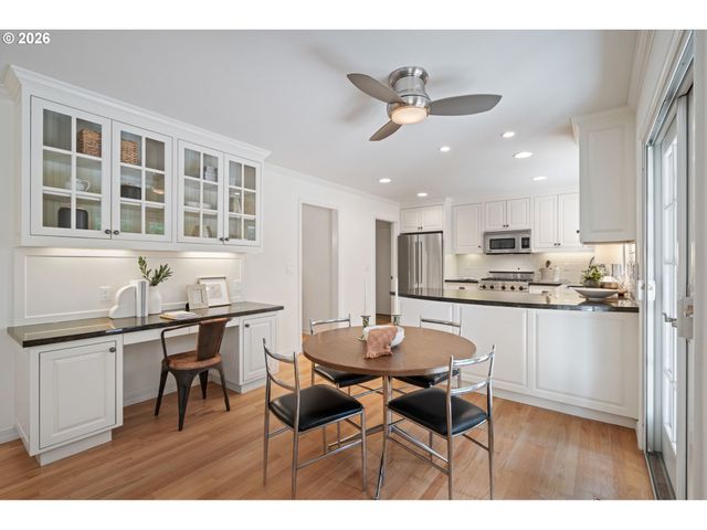 3000 WESTVIEW Ct, Lake Oswego, OR 97034