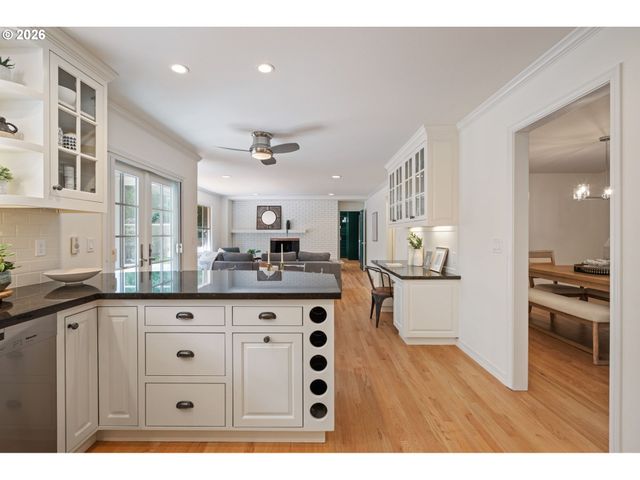 3000 WESTVIEW Ct, Lake Oswego, OR 97034